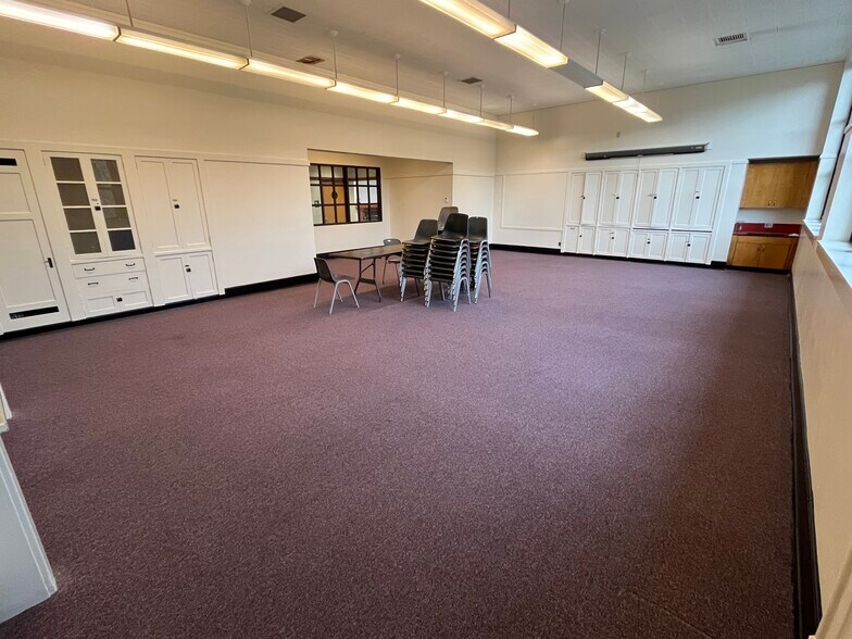 More Photos Of 7688 SW Capitol Hwy, Portland Specialty For Lease