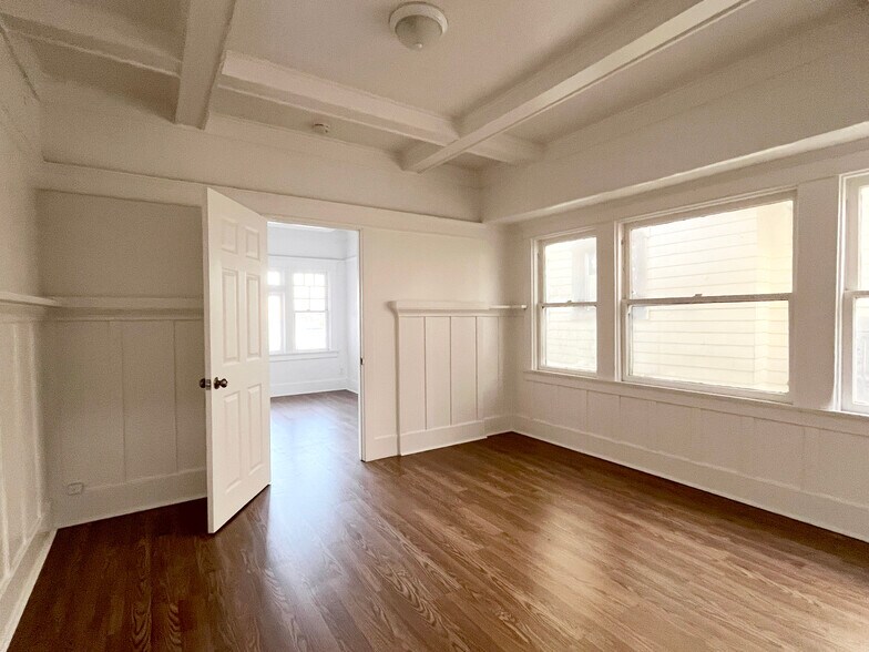 More Photos Of 458 W Vernon Ave, Los Angeles Apartments For Sale