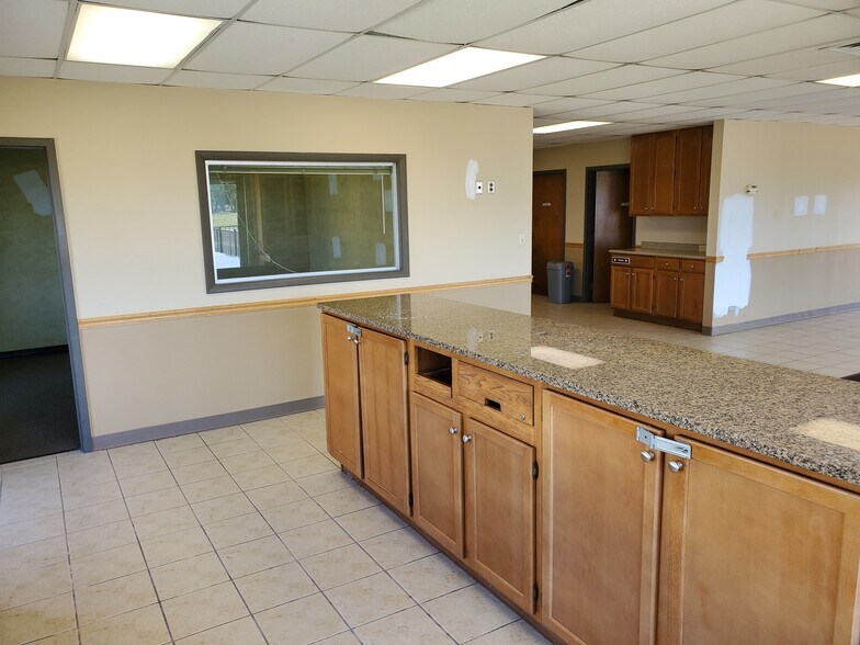 More Photos Of 426 W Ludwig Rd, Fort Wayne Storefront Retail Office For Lease