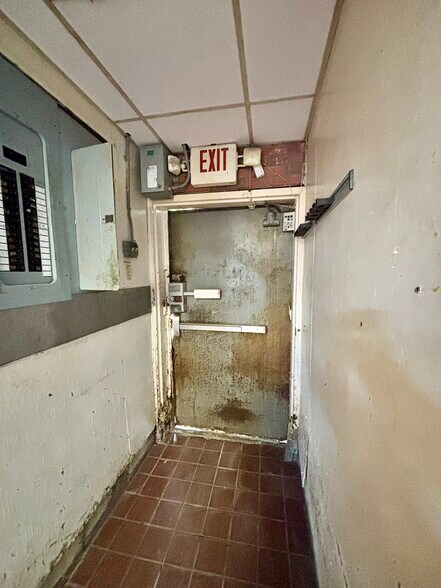 More Photos Of 210 W Calhoun St, Bruce Fast Food For Sale