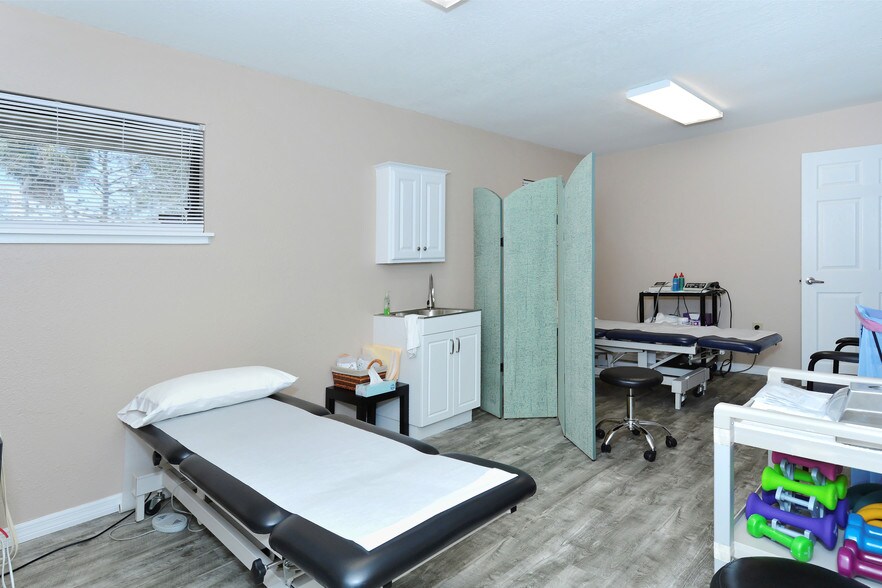 More Photos Of 7147 Curtiss Ave, Sarasota Medical For Sale