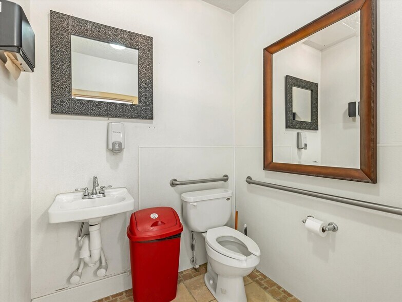 More Photos Of 1355 W 465 S, Orem Manufacturing For Sale