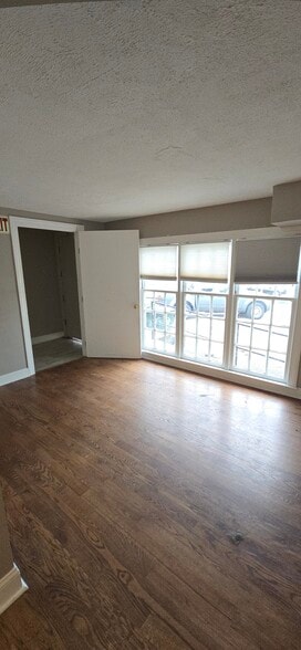 More Photos Of 4502 Fegenbush Ln, Louisville Specialty For Sale