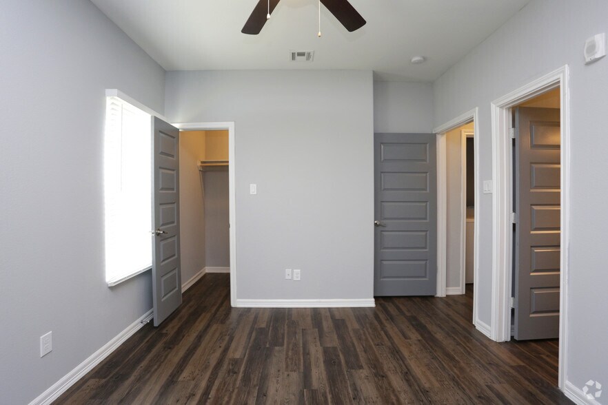 More Photos Of 2604 Avenue K, Bay City Apartments For Sale