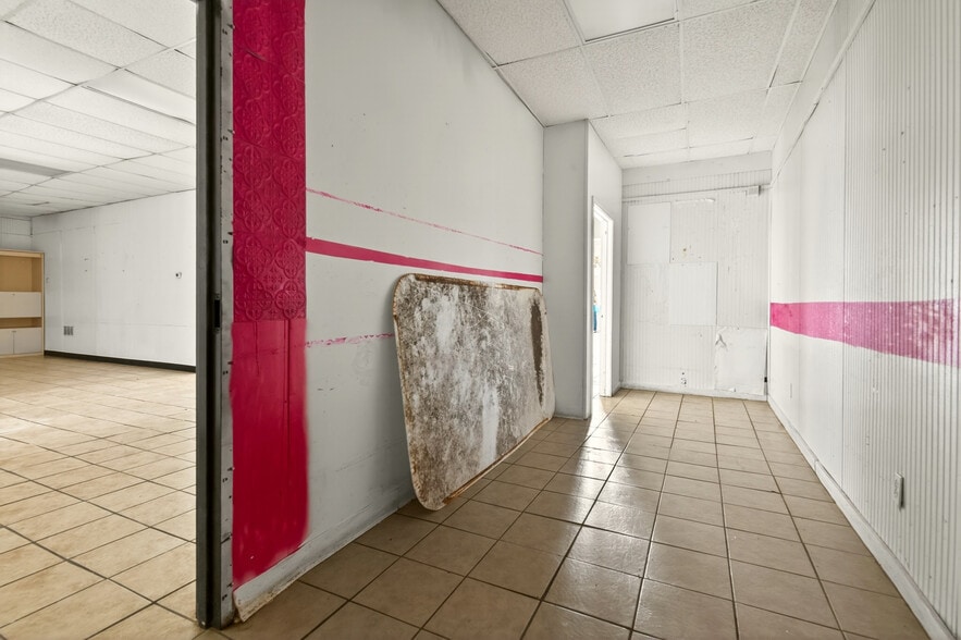 More Photos Of 815 E Moore Ave, Terrell Storefront Retail Office For Sale