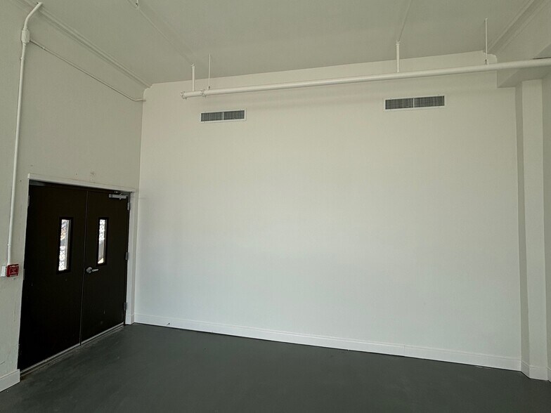 More Photos Of 311 N Bois D Arc Ave, Tyler Storefront Retail Office For Lease