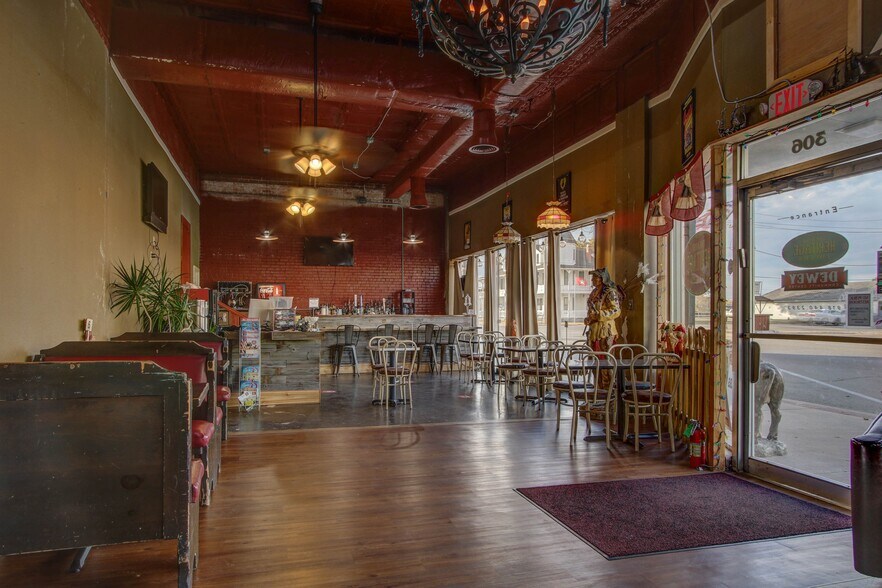 More Photos Of 308 E Don Tyler Ave, Dewey Storefront For Sale