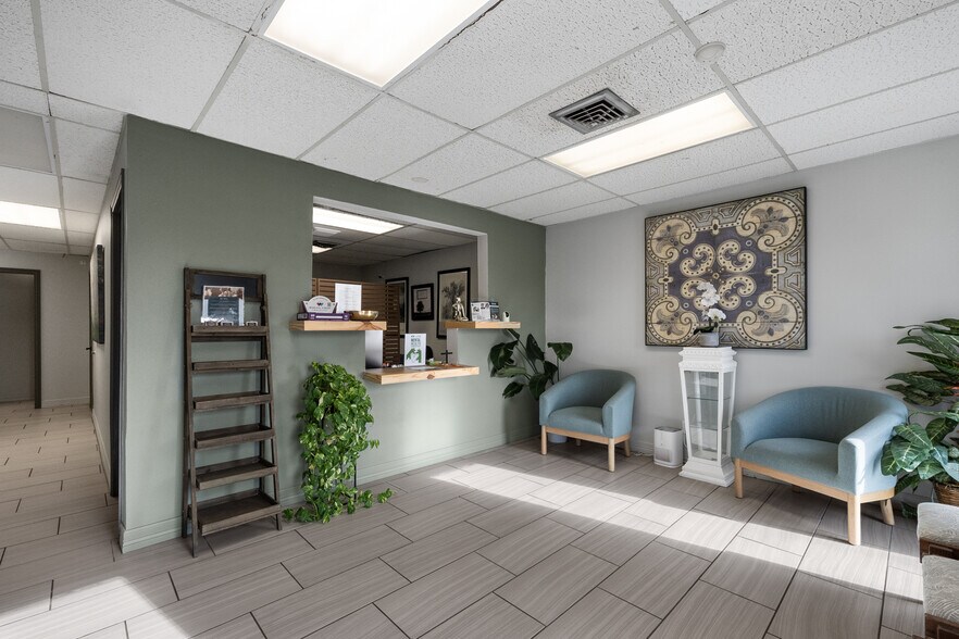 More Photos Of 604 S 77 Sunshine Strip, Harlingen Office For Sale