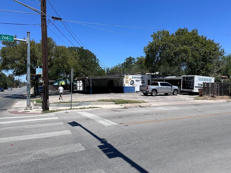 More Photos Of 2800 E 2nd St, Austin Flex For Sale