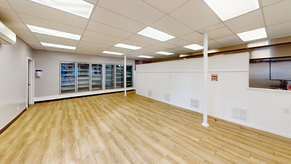 More Photos Of 912 Somerville St, Manchester Freestanding For Lease