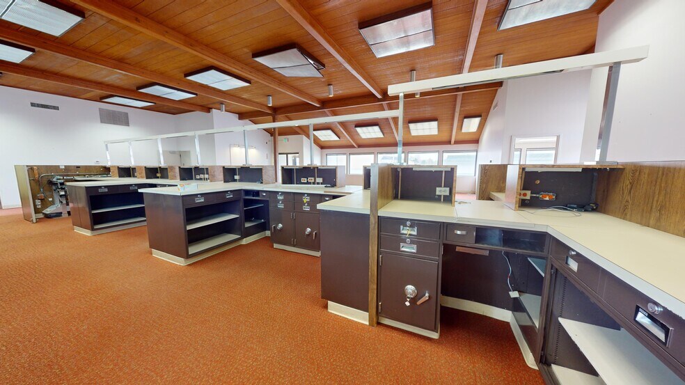 More Photos Of 1005 W 4th St, Winnemucca Bank For Sale