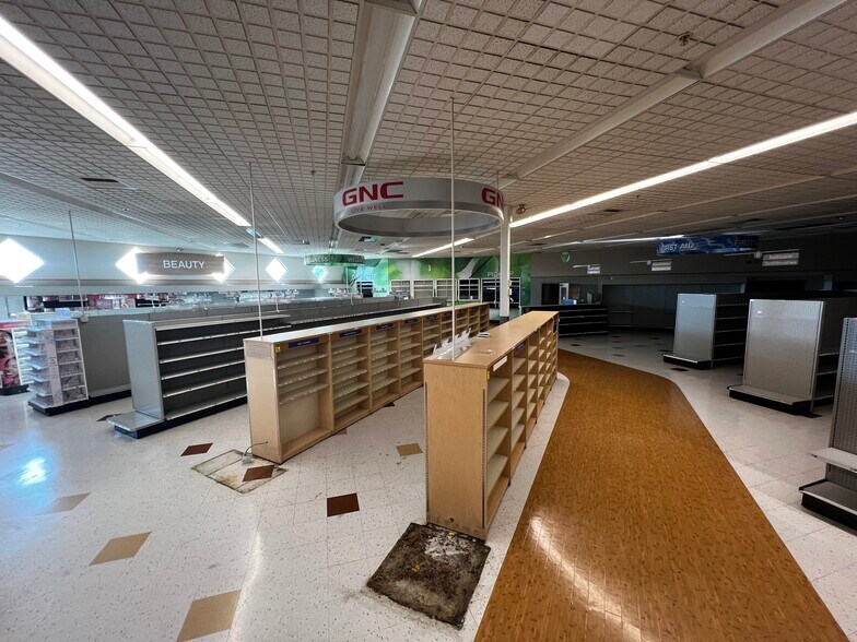 More Photos Of 975 E Cypress Ave, Redding Drugstore For Lease