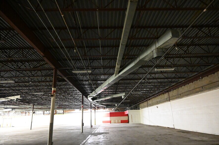 More Photos Of 2300 Claremont Ave, Ashland Freestanding For Lease