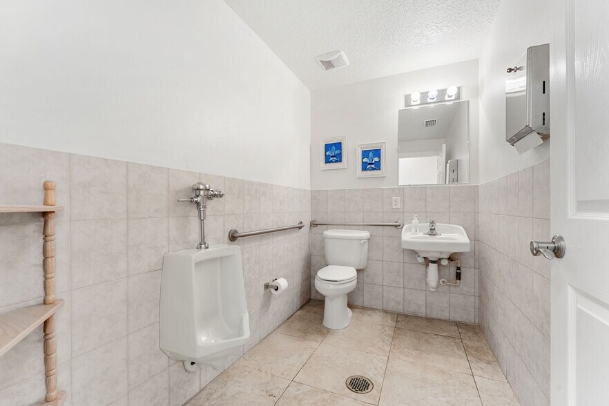 More Photos Of 334 Fourth Ave, Indialantic Office For Sale