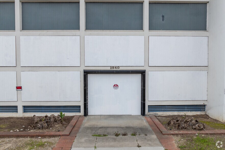 More Photos Of 2940 E Foothill Blvd, Pasadena Research And Development For Sale