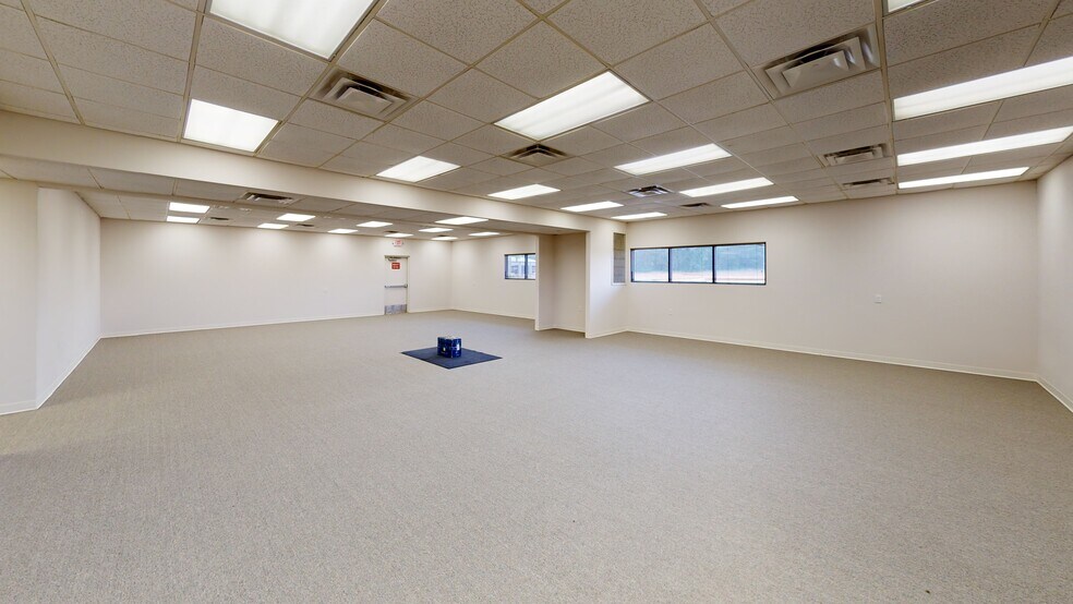 More Photos Of 2900 S Main St, Searcy Office For Sale