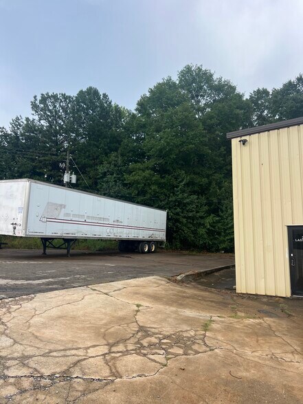 More Photos Of 2012 Last St, Statham Warehouse For Sale