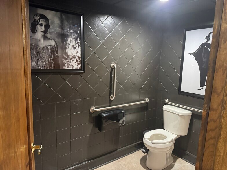 More Photos Of 32400 Geneva Rd, Salem General Retail For Sale