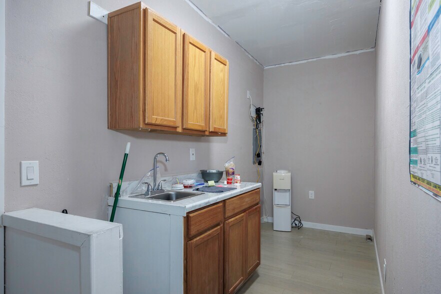 More Photos Of 623 E Florence Blvd, Casa Grande Freestanding For Sale