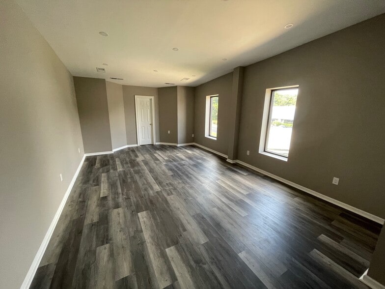 More Photos Of 1825 Grassland Pky, Alpharetta Light Distribution For Sale