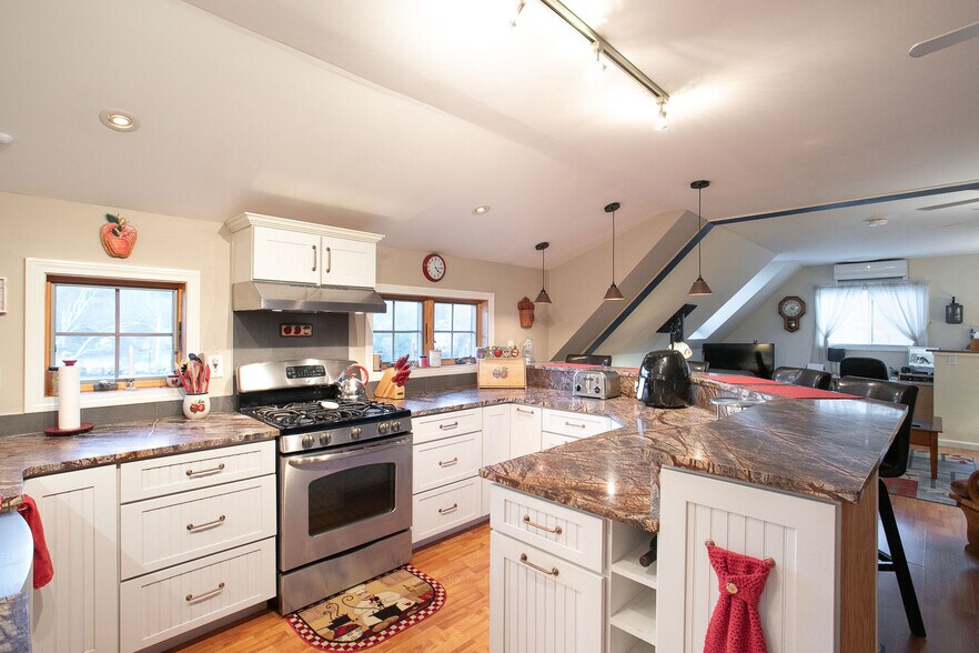 More Photos Of 2 Oak St, West Stockbridge Hospitality For Sale