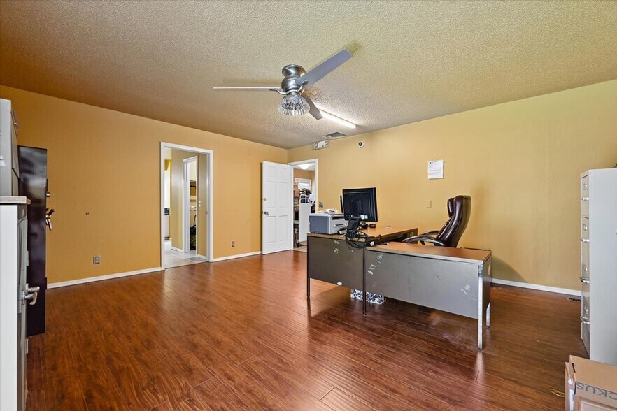 More Photos Of 4940 E 73rd St, Tulsa Office For Sale