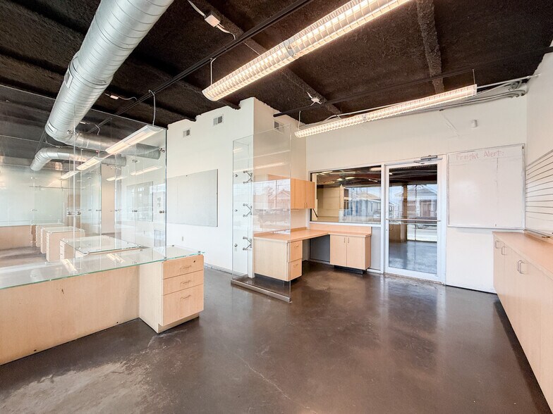 More Photos Of 1120 Lafayette St, Gretna Showroom For Lease