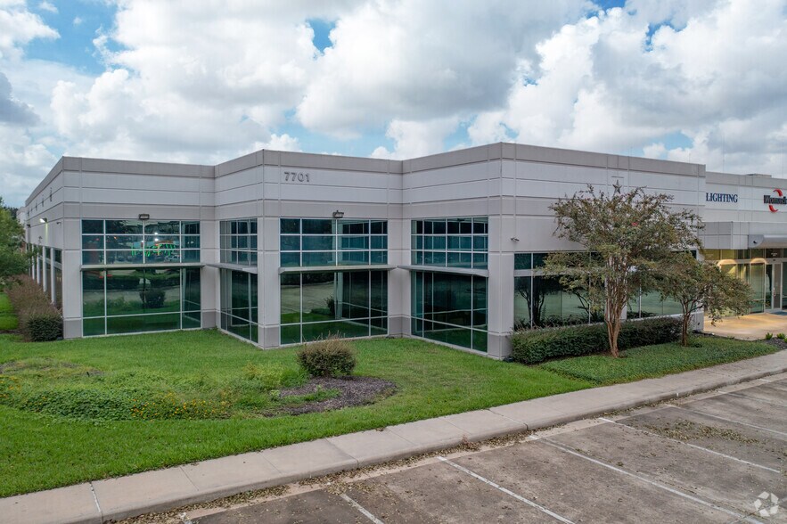More Photos Of 7701 W Little York Rd, Houston Unknown For Lease