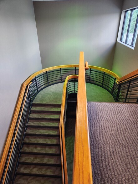 More Photos Of 125-175 Jackson Ave N, Hopkins Light Distribution For Lease