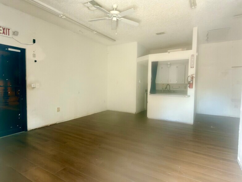 More Photos Of 6398 Ridge Rd, Port Richey General Retail For Lease