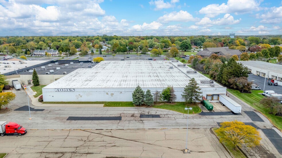 More Photos Of 133 Huber Village Blvd, Westerville Department Store For Sale