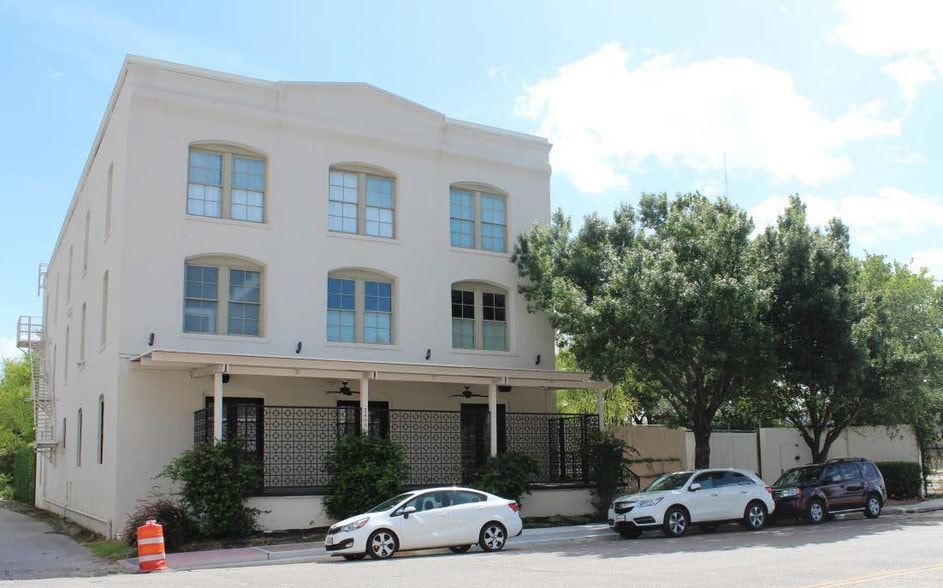 More Photos Of 2409 Commerce St, Houston Freestanding For Lease