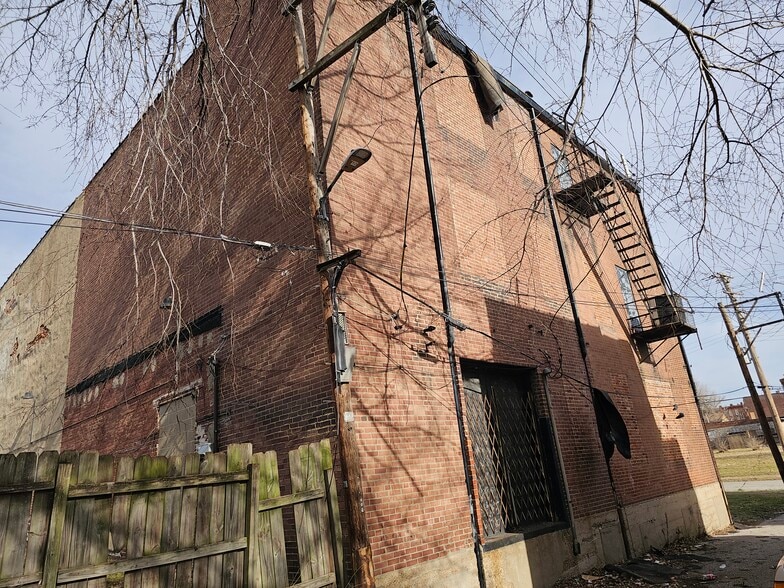 More Photos Of 2000-2014 Salisbury St, Saint Louis General Retail For Sale