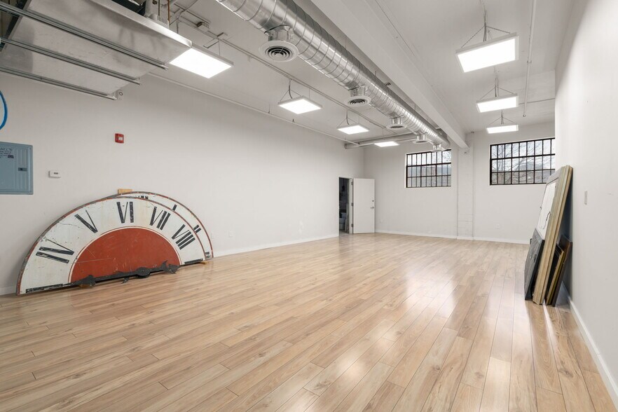 More Photos Of 9 Fowle St, Woburn Warehouse For Sale
