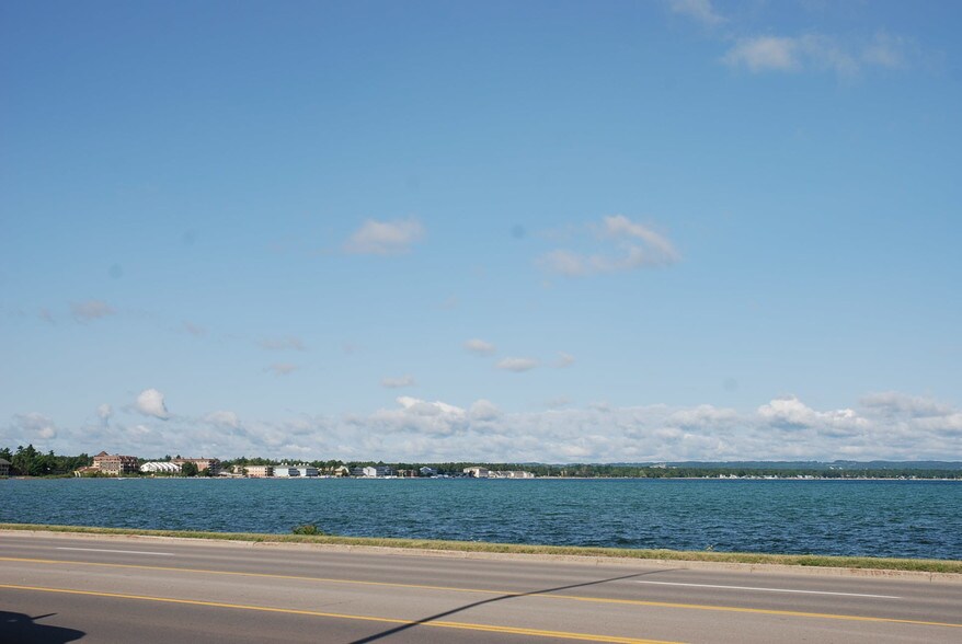 More Photos Of 4620 N US Highway 31 N, Traverse City Office For Lease