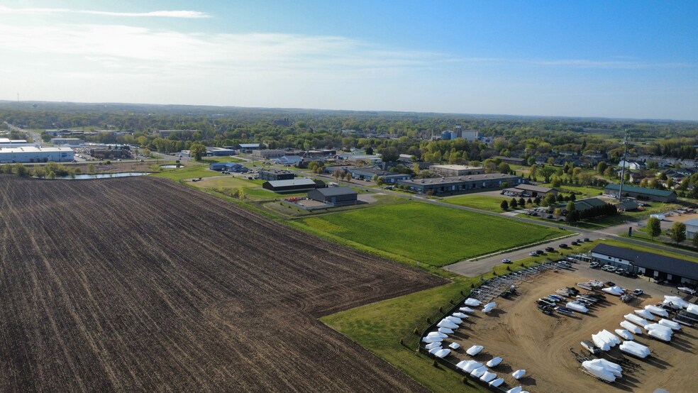 More Photos Of 701 6th St NW, New Prague Distribution For Lease