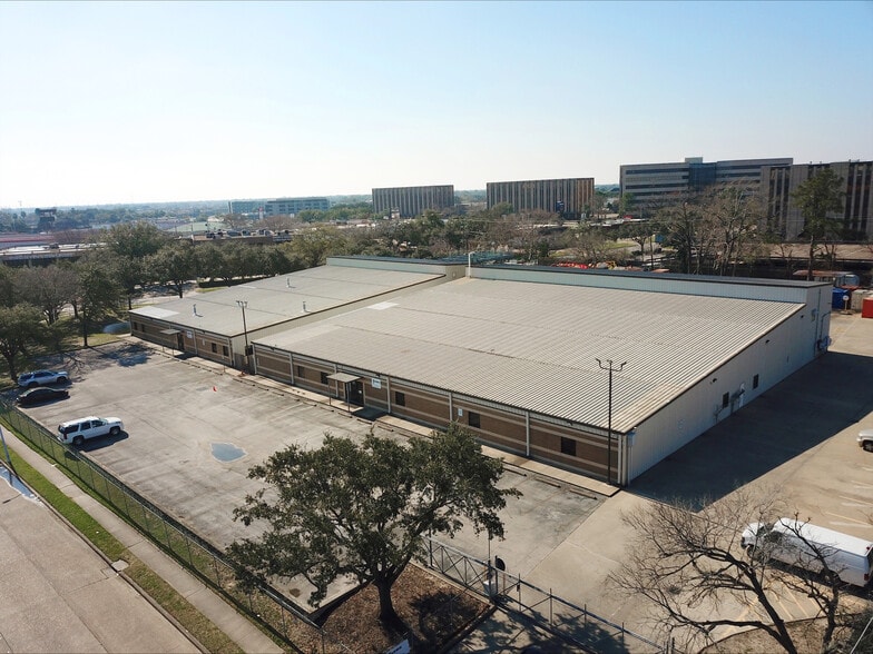 More Photos Of 6080 Hooton St, Houston Warehouse For Lease