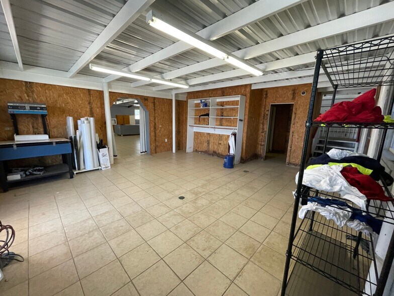 More Photos Of 734 FM 2048, Boyd General Retail For Lease