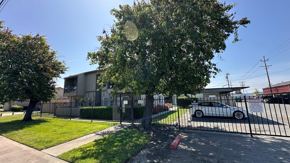 More Photos Of 610 E Pine St, Lodi Apartments For Sale
