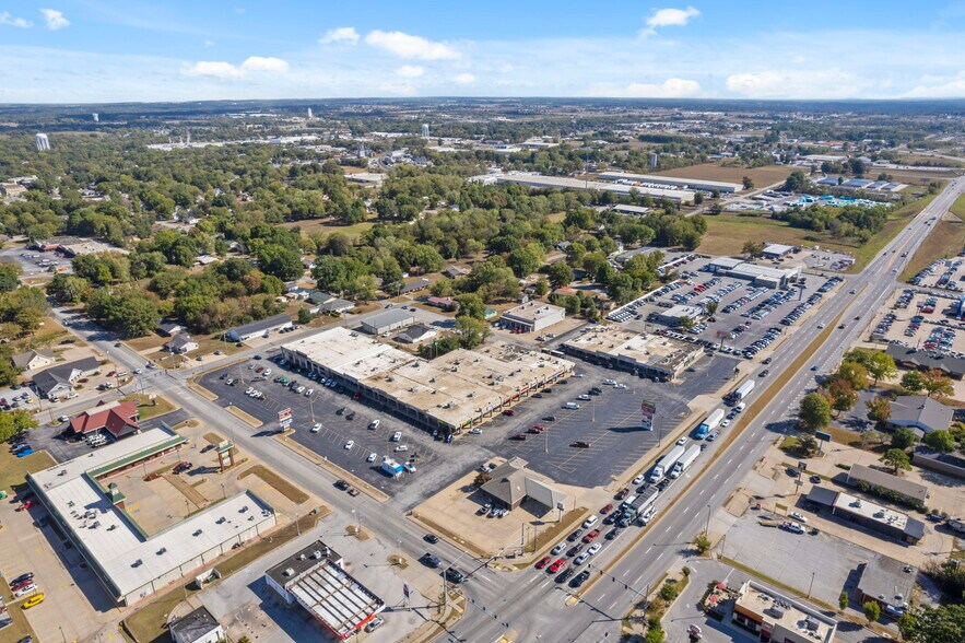 More Photos Of 1059 S Maxwell St, Siloam Springs Storefront For Lease