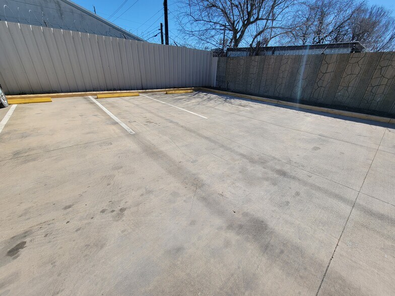 More Photos Of 6501 Ashcroft Dr, Houston Industrial For Lease