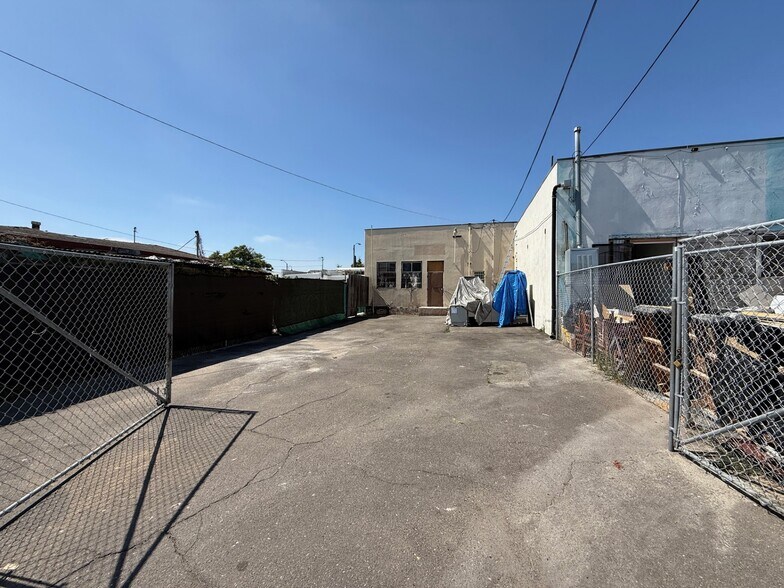 More Photos Of 1429-1433 Garnet Ave, San Diego Storefront For Lease