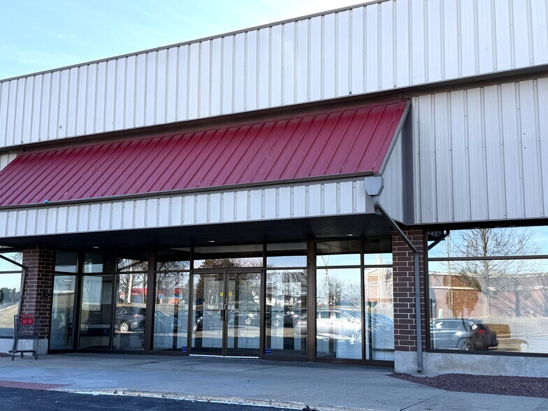 More Photos Of 6663-6669 State St, Rockford General Retail For Sale