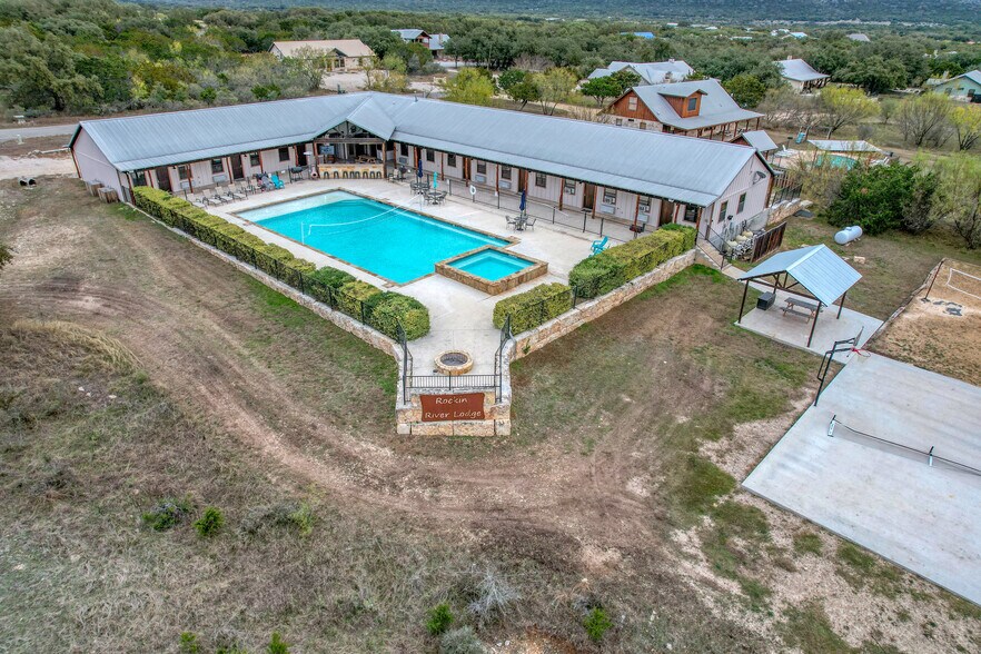 More Photos Of 16 Mountain Laurel Ln, Concan Hospitality For Sale