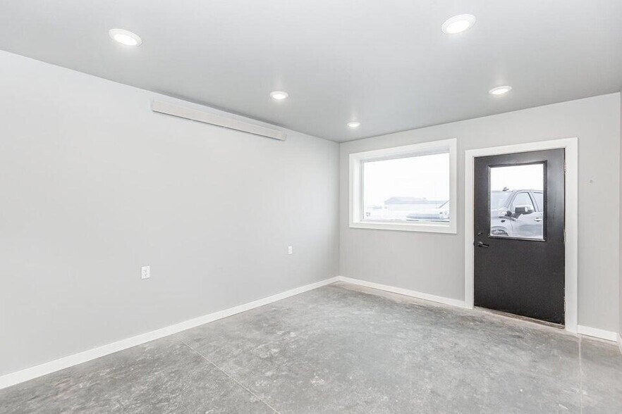 More Photos Of 1002 5th E st, Horace Flex For Sale