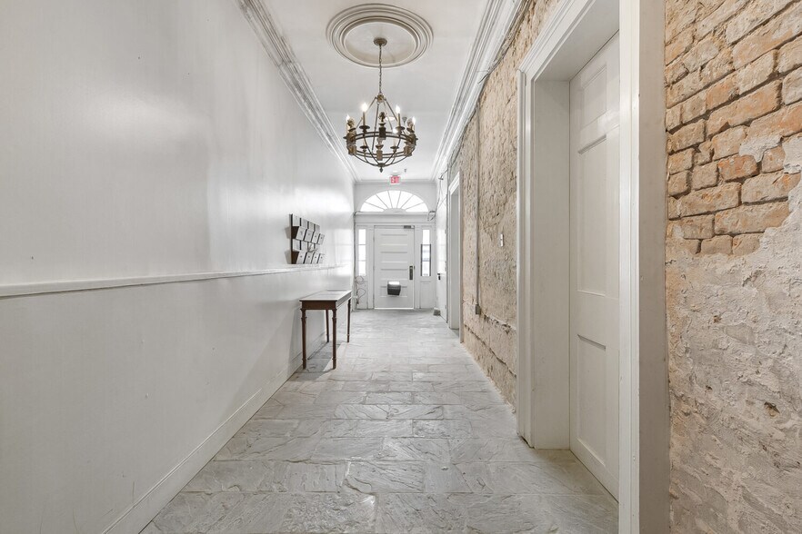 More Photos Of 612 Julia St, New Orleans Apartments For Sale