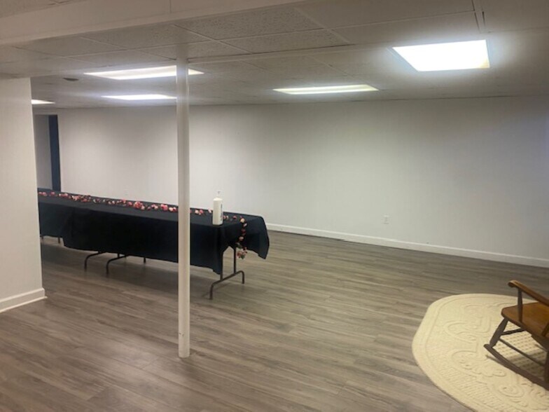 More Photos Of 109 Fontaine Dr, Ridgeway Funeral Home For Sale