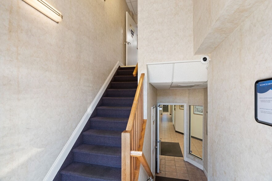 More Photos Of 1190 Hylan Blvd, Staten Island Office For Sale