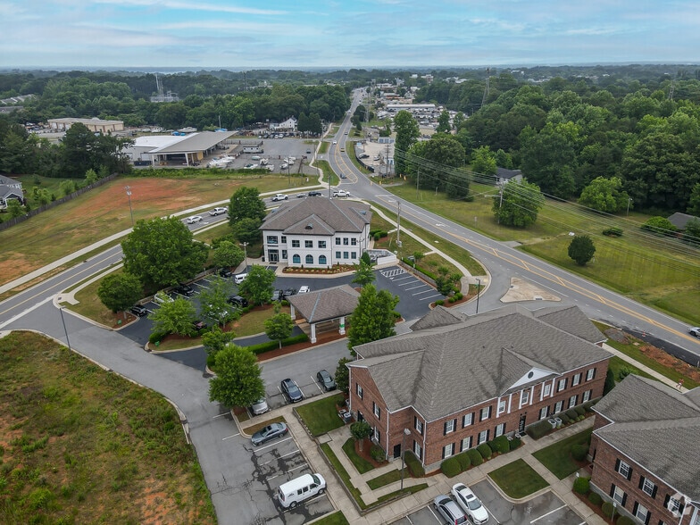 More Photos Of 18809 W Catawba Ave, Cornelius Medical For Lease