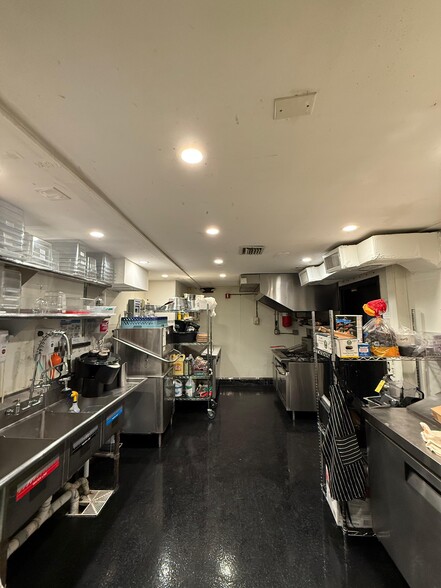 More Photos Of 297-299 NW 23rd St, Miami Bar For Lease